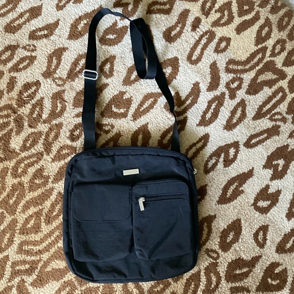 Baggallini Black Crossbody Bag Purse Womens adjustable pockets Travel Simple